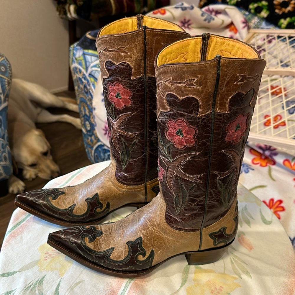 OLD GRINGO 7 1/2 women's NWOB tan and brown with pink flowers GOLONDRITA